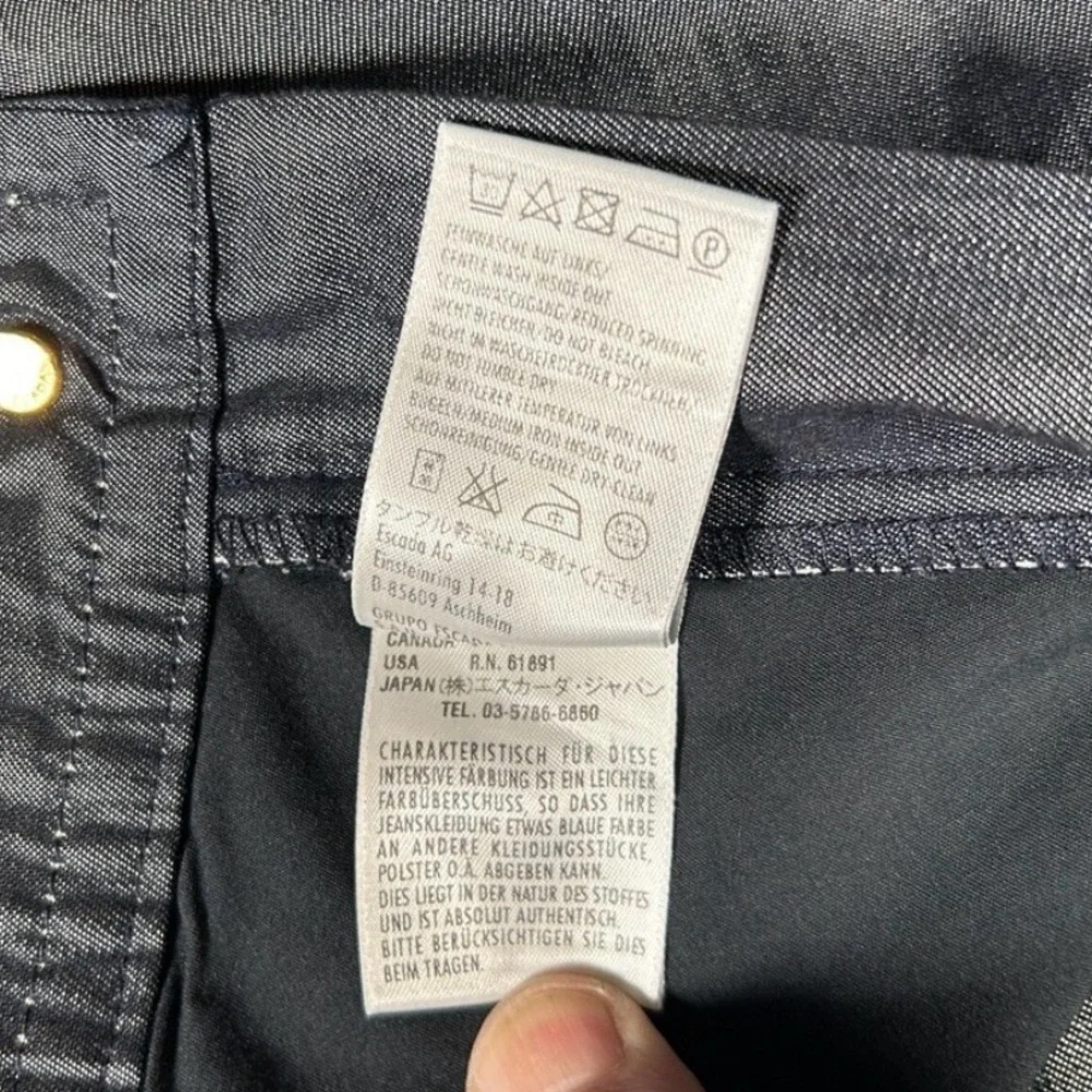 Escada - Picture 7 of 12